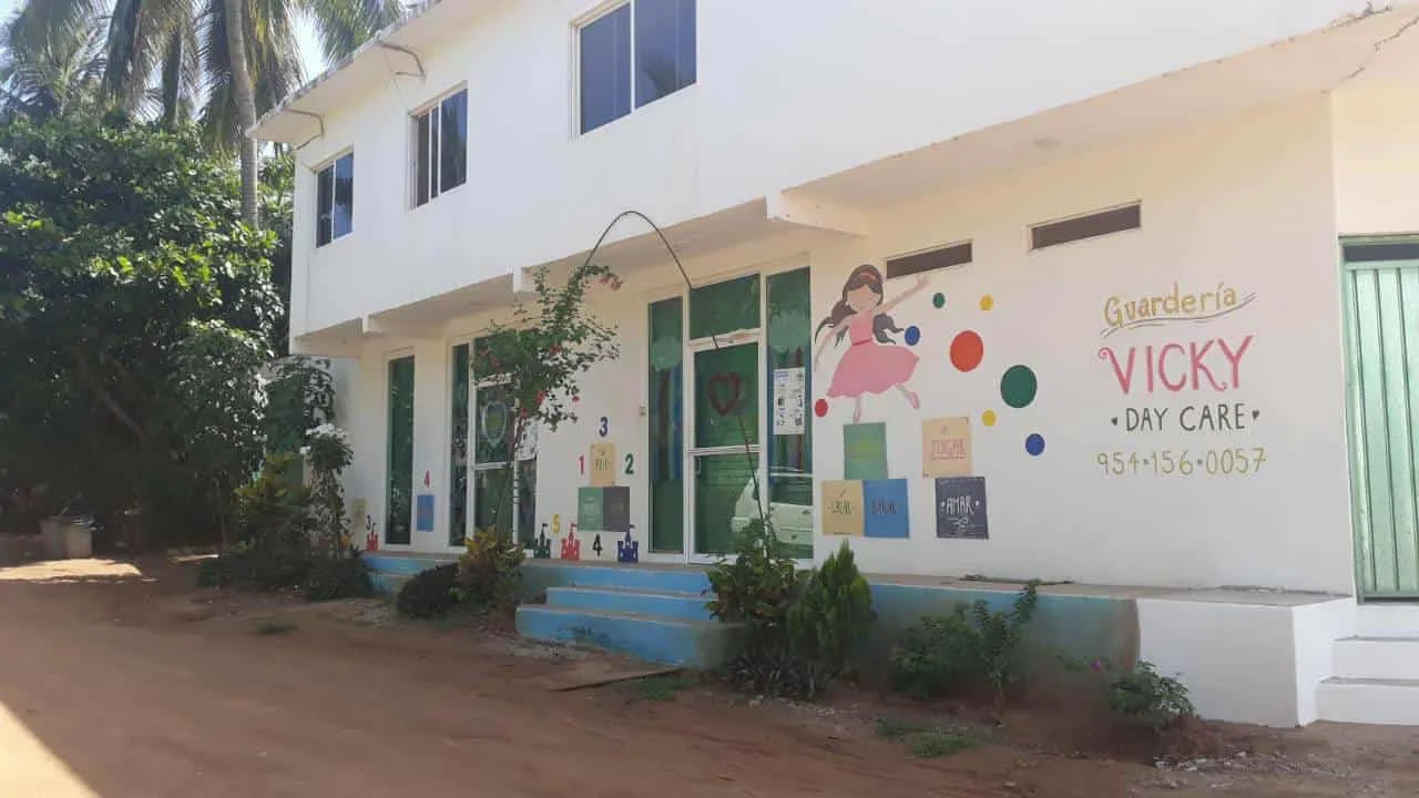 Private Room in Tamarindos - 2 Blocks from Beach