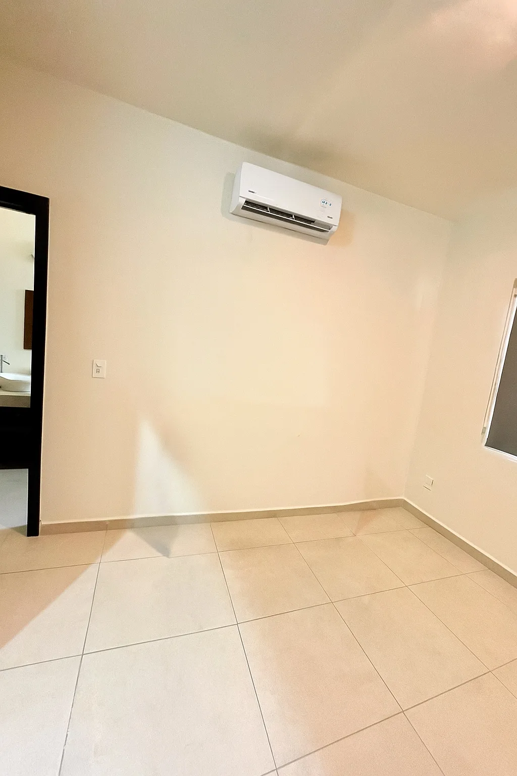 Unfurnished 3 Bedroom Apartment in Selvanova