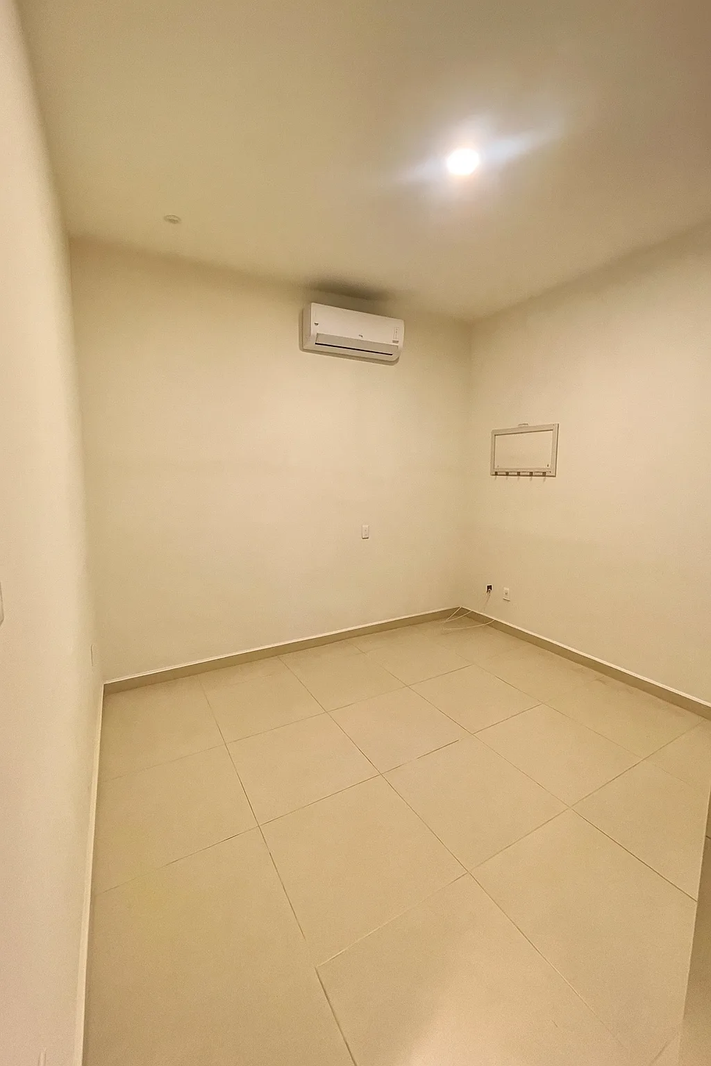 Unfurnished 3 Bedroom Apartment in Selvanova