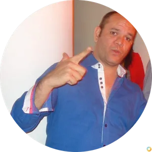 LUIS FLORES